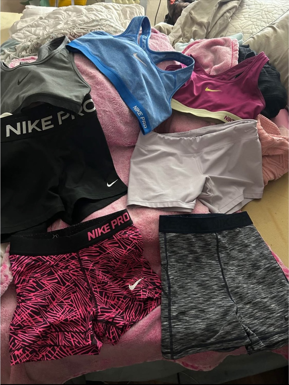 Nike Women's small bundle - Picture 2 of 2